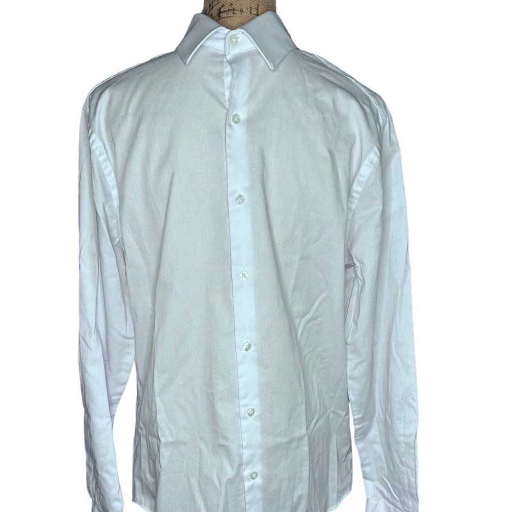 Van Heusen Flex Slim Fit Stretch Men's White Button Down Shirt 32/33 Medium NWOT